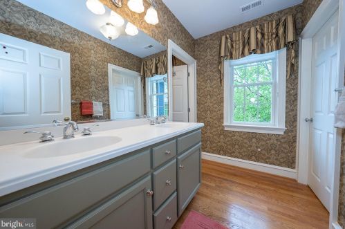 315 Blackburn Dr, Berwyn PA  19312-2801 exterior