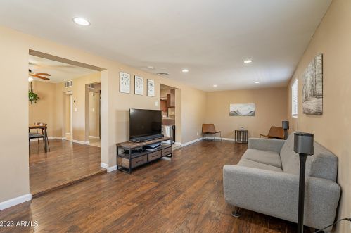 8142 11th Pl, Phoenix AZ  85020-3716 exterior