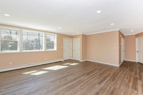 52 Lake Dr, Copiague, NY 11726-4101