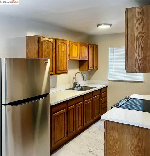 2825 67th Ave, Oakland, CA 94605-2008