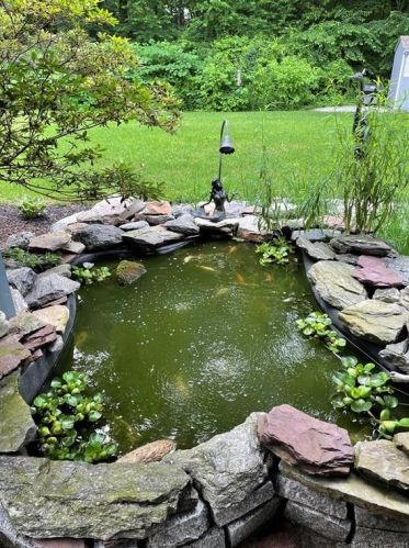 131 Pollys Ln, Uncasville CT  06382-1436 exterior