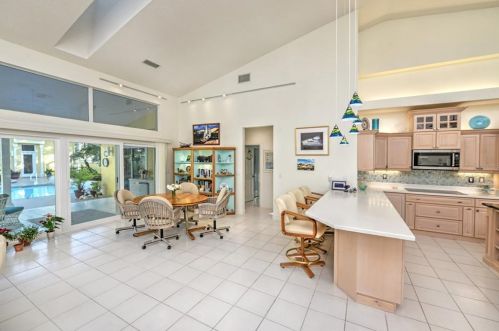 2585 Spruce Creek Blvd, Daytona Beach FL  32128-6787 exterior