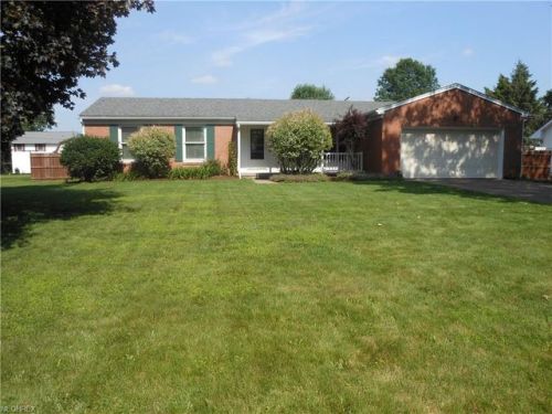 626 Muskingum Ave, Brewster, OH 44613-1028