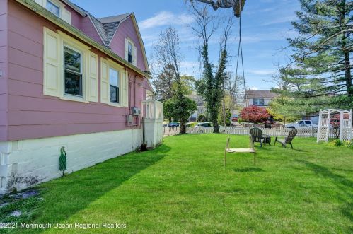 914 Central Ave, Tinton Falls NJ  07712-5735 exterior