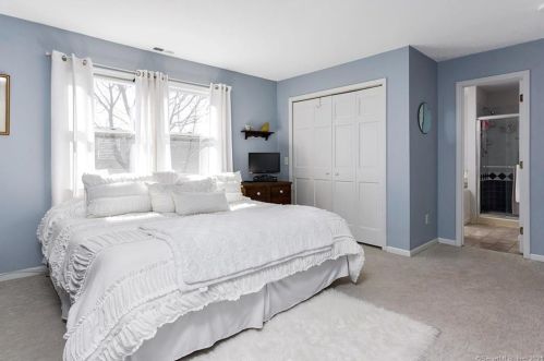 16 Vollmer Ave, Norwalk CT  06851-4132 exterior