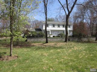79 Huff Ter, Montvale, NJ 07645-1038