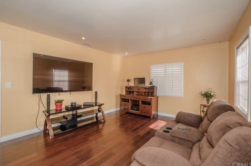 8809 Maple St, Bellflower, CA 90706-5515