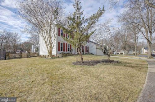 15924 Alameda Dr, Bowie, MD 20716-1331