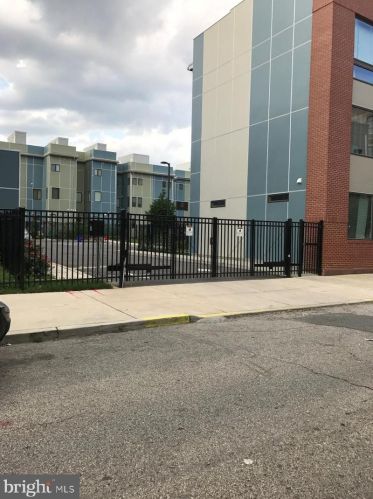 923 Green St, Philadelphia, PA 19123-2602