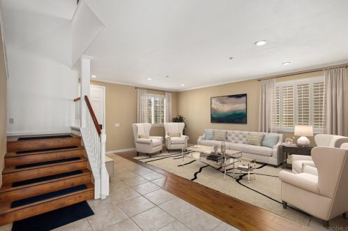 1853 Autumn Ln, Vista, CA 92084-3344