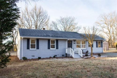3716 Edgewood Dr, Greensboro, NC 27406-9049