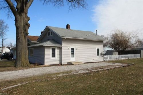 225 Guilford Rd, Vermilion, OH 44089-2321