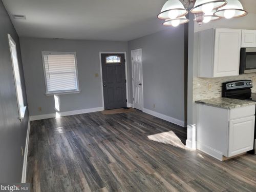 52 Memorial Dr, New Castle DE  19720-1334 exterior