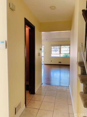 3 Highview Dr, Woodbridge NJ  07095-3905 exterior