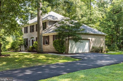 2536 Deepwood Dr, Wilmington, DE 19810-3639