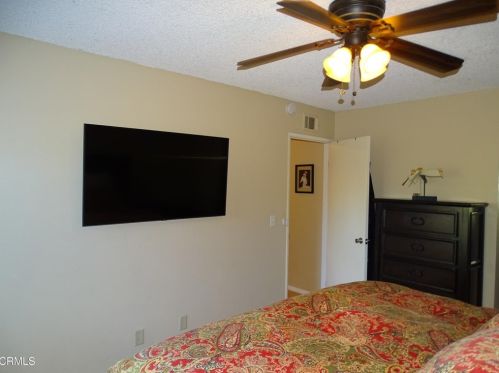 704 Holly Ave, Oxnard CA 93036-1907 exterior