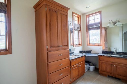 1300 Westbury Ct, Manitowoc WI  54220-8756 exterior