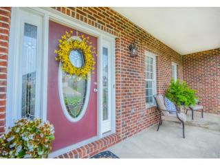 109 Sugarfield Ln, Blountville, TN 37617-4888