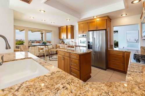4565 Sea Bluff Cir, Carlsbad CA  92008-3671 exterior