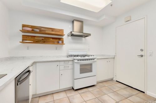 605 Solvay Aisle, Irvine CA  92606-0833 exterior