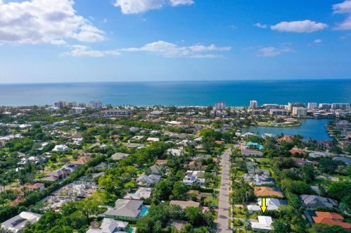 625 Orchid Dr, Naples FL  34102-5012 exterior