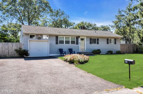12 Jeffery Ln, Bricktown, NJ 08724-7120