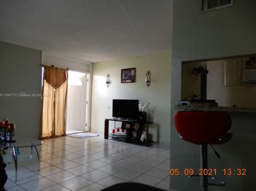 3975 8th Ct, Hialeah, FL 33012-7292