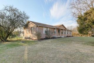 413 Burch Rd, Clarksville, TN 37042-5713