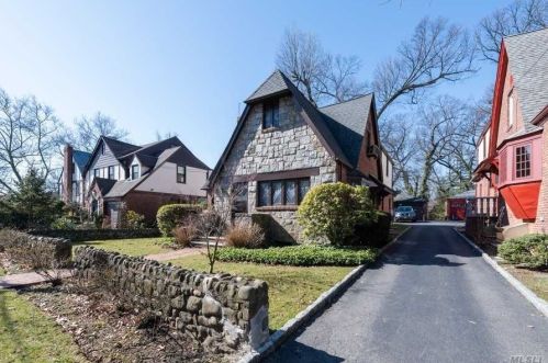 85-46 Somerset St, Jamaica, NY 11432-2312