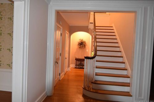 690 Clinton Ave, Bridgeport CT 06605-1702 exterior