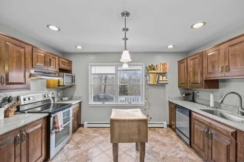 388 Cedar Hill Rd, Fishkill NY  12524-2439 exterior