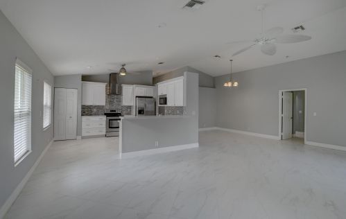 6665 Sun River Rd, Boynton Beach, FL 33437-6029