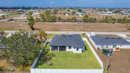 1013 6th Ave, Cape Coral FL  33909-1365 exterior