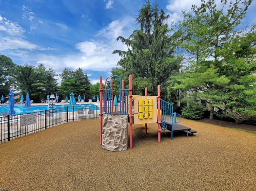 20 Four Oaks Rd, Bedminster NJ  07921-2048 exterior