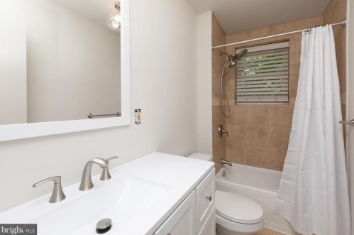 26 Manheim St, Philadelphia PA 19144-3656 exterior