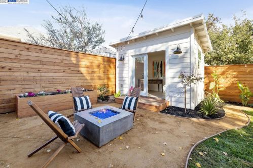 5926 Dover St, Oakland CA  94609-1426 exterior