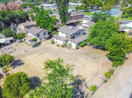 919 Grace St, Bakersfield, CA 93305-3325