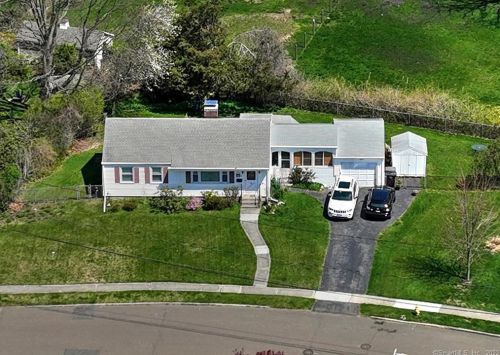 32 Indian Hill Rd, Milford CT  06460-7240 exterior