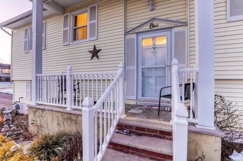 1 Eastpark Ct, Garnerville, NY 10923-1004