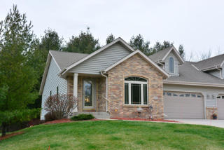 1429 American Eagle Dr, Slinger, WI 53086-9035