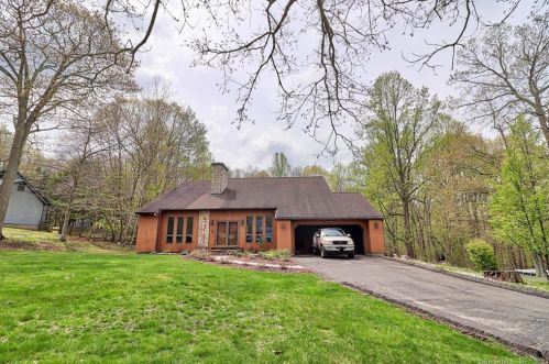 59 Putting Green Ln, Waterbury, CT 06712-1544