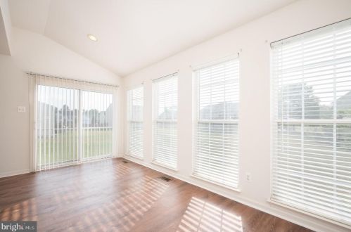 216 Shetland Dr, New Castle DE  19720-8832 exterior