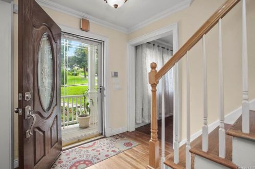 11 Robert Ln, White Plains, NY 10607-1227