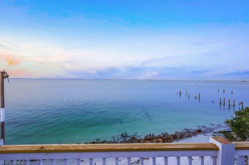 1175 Bird Ln, Sanibel FL  33957-3507 exterior