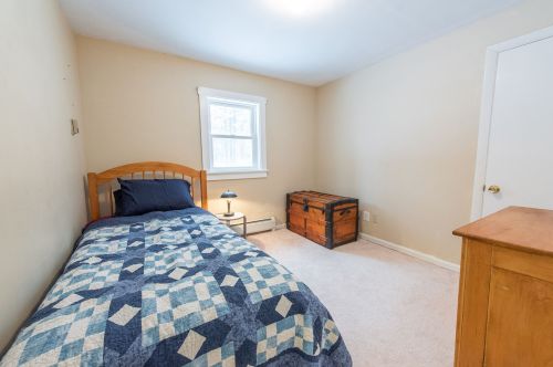 132 Old Mill Pond Rd, Henniker NH  03242-3152 exterior