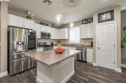 5792 Kerckhoff Ave, Fresno CA  93727-3475 exterior