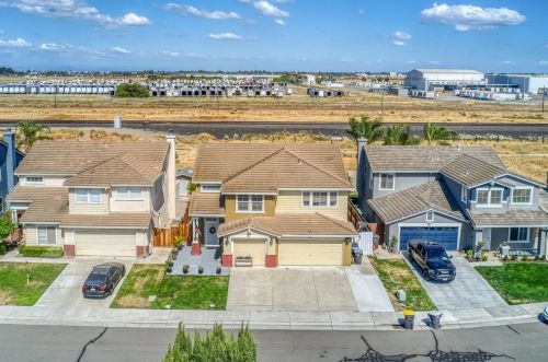 13570 Quartz Way, Lathrop CA  95330-9196 exterior
