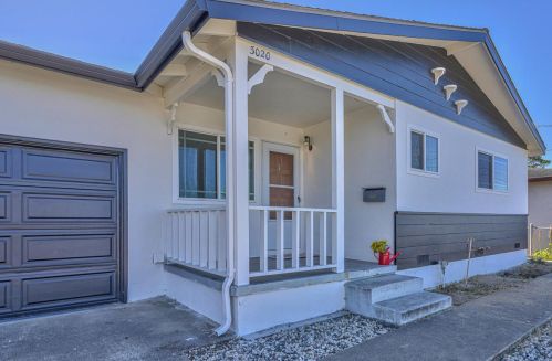 3020 Bayer Dr, Marina, CA 93933-4002