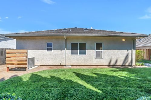 1656 Sierra Creek Dr, Manteca CA  95336-8652 exterior