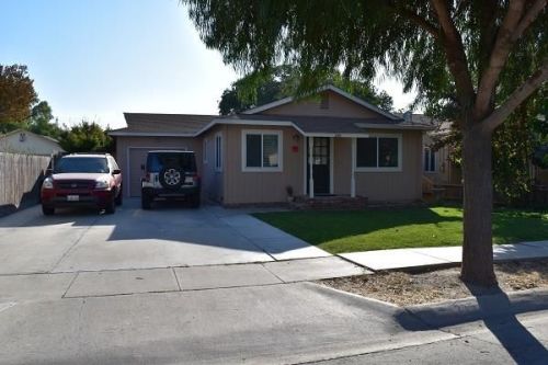 235 10th St, Greenfield, CA 93927-5003